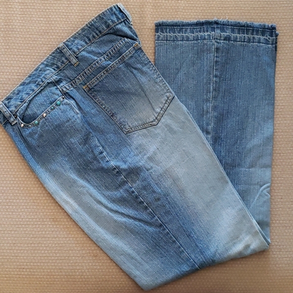 Turquoise/stud accented jeans Size 16 low rise EUC - Picture 1 of 13